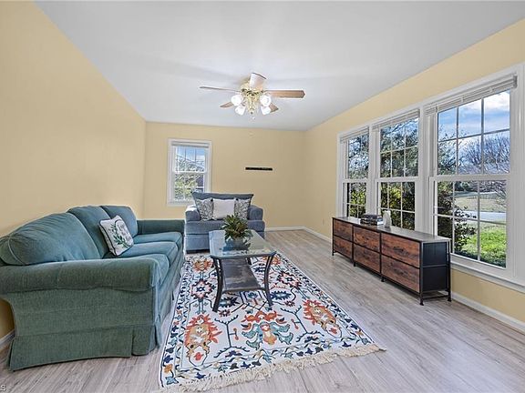 4th image of 304 Eastway Ln