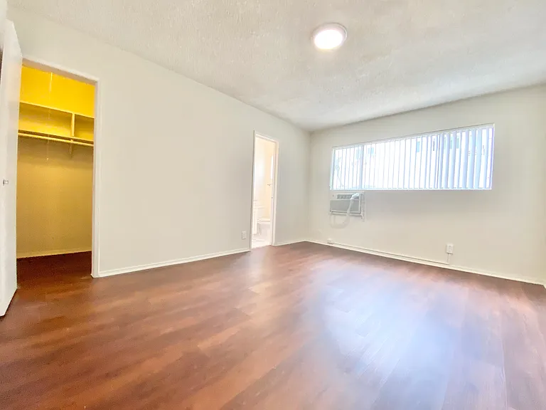 7010 Lanewood Ave #205 — Photo 9