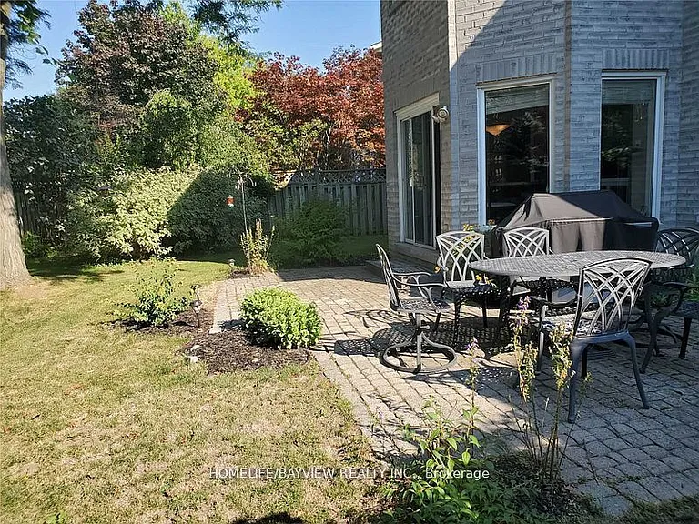 84 Huntington Park Dr W — Photo 3