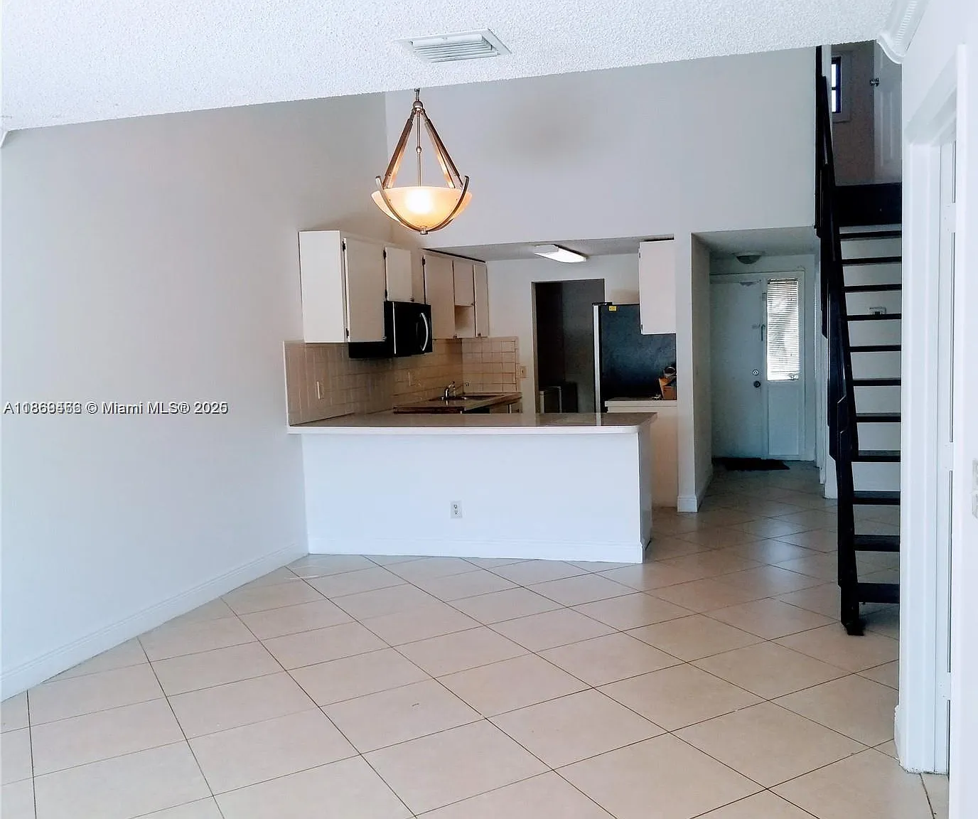 3 bed, 1040 sqft, $2,550 — Photo 1