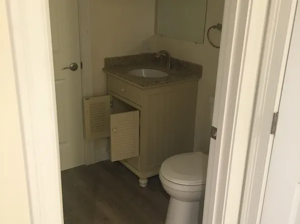 33 Ocean Blvd #8, Hampton, NH 03842