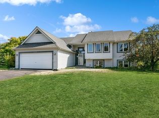 8009 Hemlock Cir, Eden Prairie, MN 55347