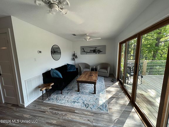 4th image of 353 Lake Harbor Rd