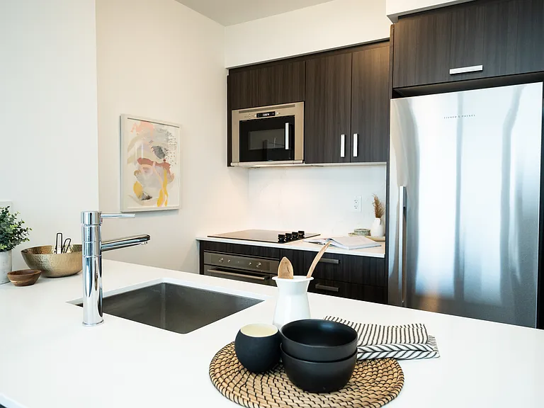 19 Erskine Ave #702 — Photo 5