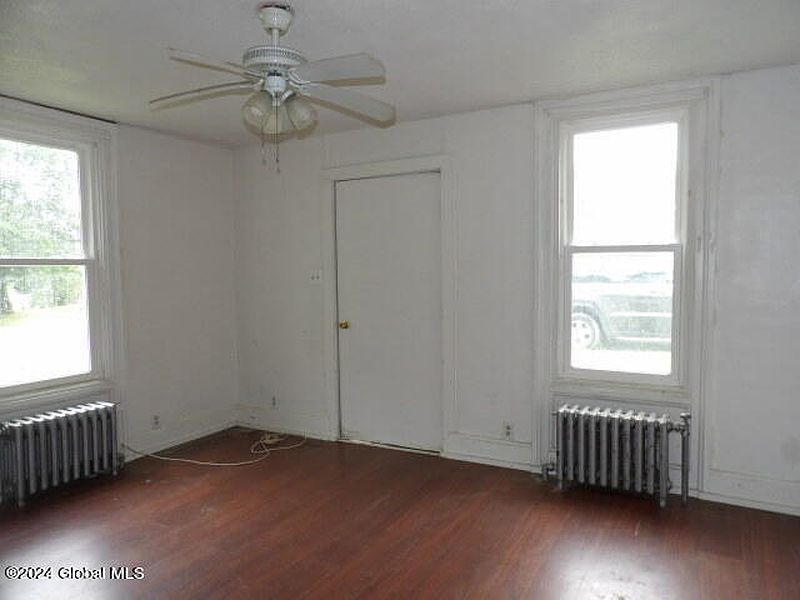 4th image of 112 Moyer Street