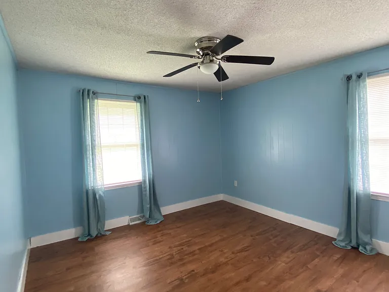 203 Augusta St — Photo 26