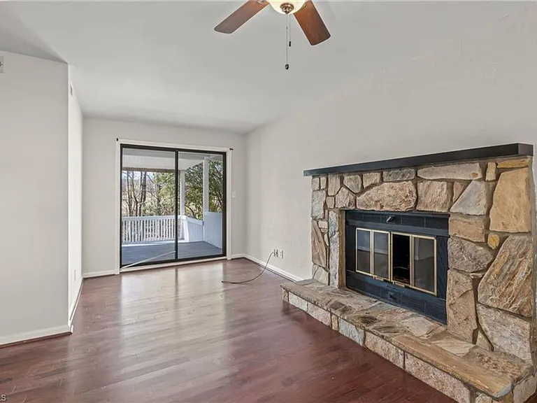 2630 Merry Oaks Trl — Photo 5