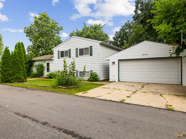 26235 N Acorn Ln, Mundelein, IL 60060