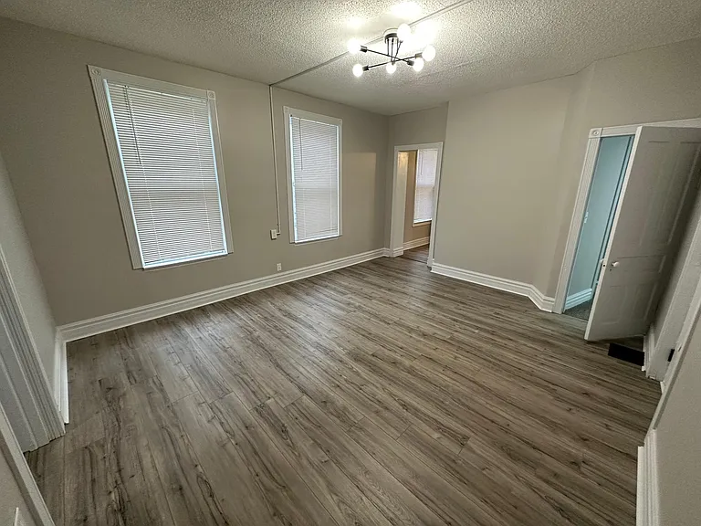 2023 Greenup St #2 — Photo 2
