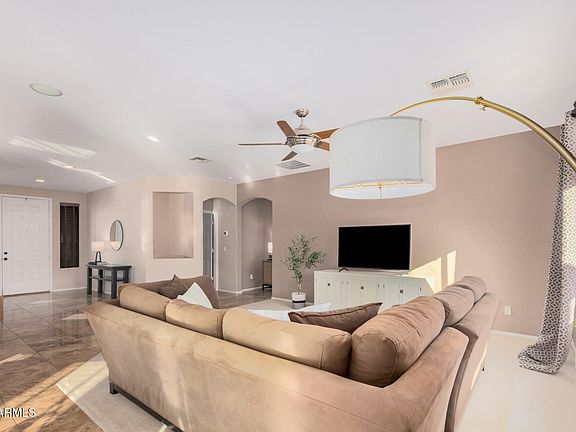 4th image of 1541 E REDWOOD Place