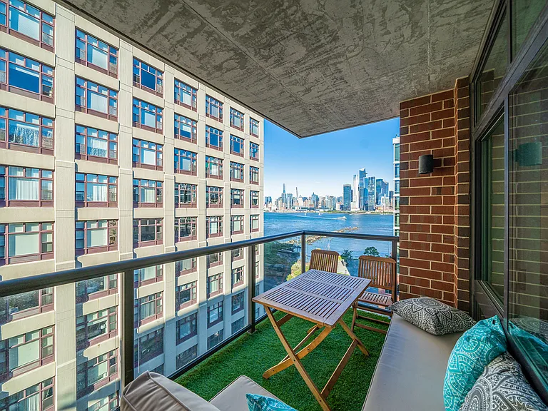 1400 Hudson St #902 — Photo 9