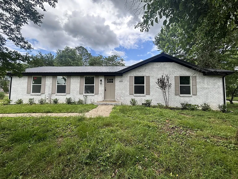 1783 Warfield Dr — Photo 1