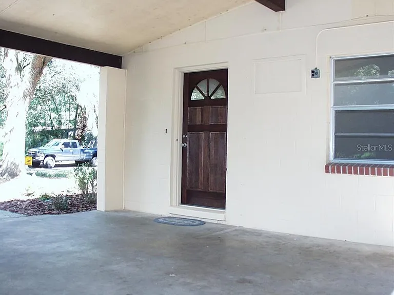 621 NW 36th Dr — Photo 3