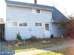 159 Goldenridge Dr, Levittown, PA 19057