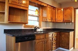 3rd image of 1565 Sherwood Ave