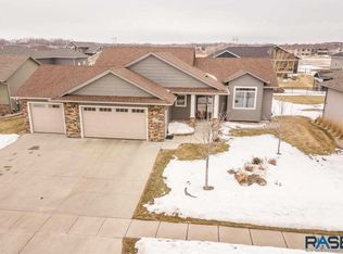 8505 S Quiet Oak Cir, Sioux Falls, SD 57108
