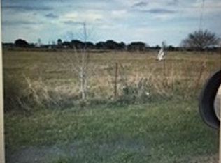 810 Gilbert Rd, Edna, TX 77957