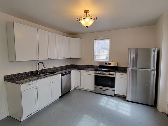 3rd image of 2849 Irving Ave S