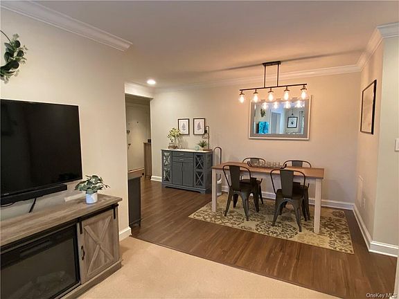 4th image of 904 N Broadway APT 42E