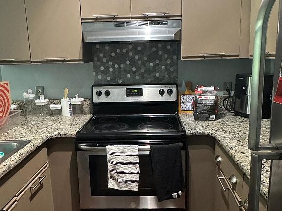 4th image of 201 Woodlawn Ave APT 311