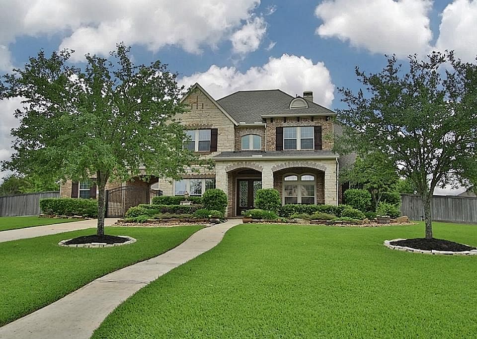 1st image of 17811 Fairhaven Lake Dr