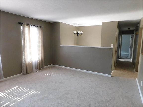 5th image of 2102 Division St