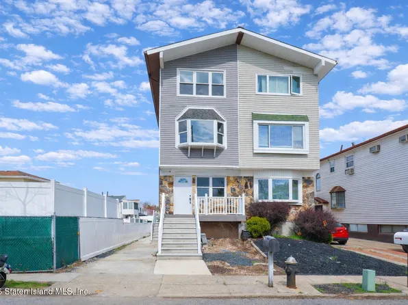 39 Strawberry Ln, Staten Island, NY 10312