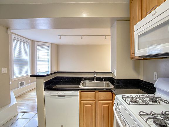 2nd image of 638 Elizabeth St #1