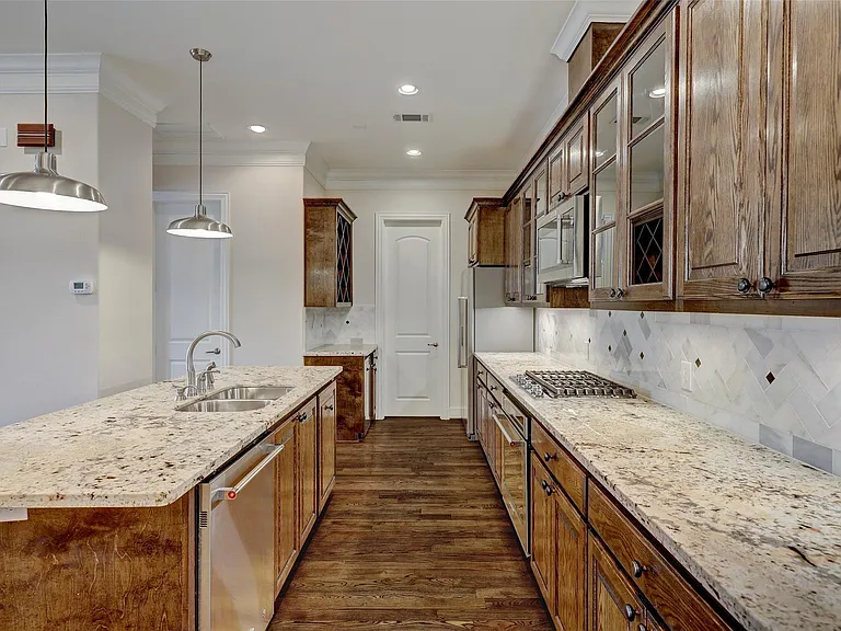 2401 Radcliffe St — Photo 9