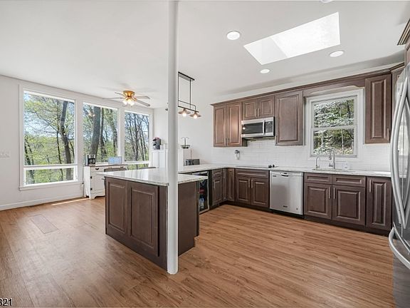 4th image of 11 Bott Ln