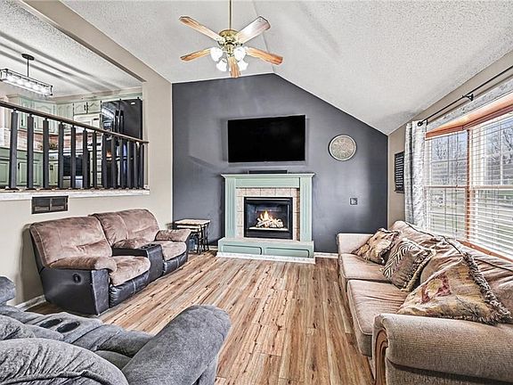 3rd image of 205 Rhodus Ct
