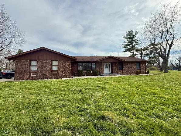 3993 Cedar Ln, Greenwood, IN 46143