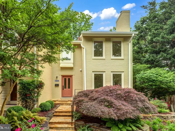 2034 Chadds Ford Dr, Reston, VA 20191