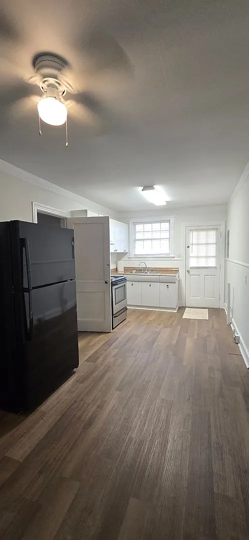 1513 East 49th Street — Photo 3