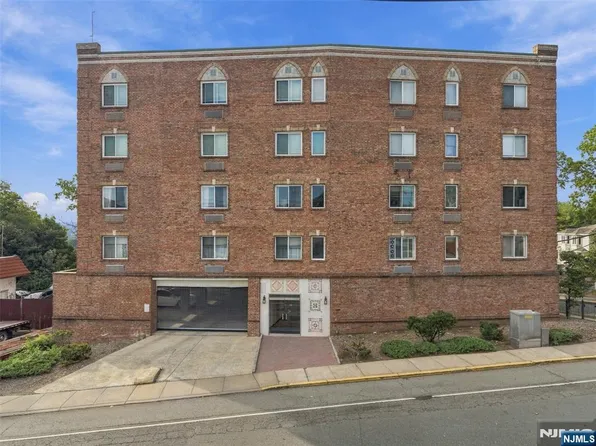 399 11th Street #206, Palisades Park, NJ 07650