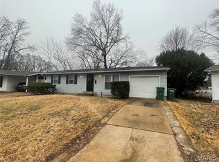 2052 Aristocrat Dr, Florissant, MO 63031