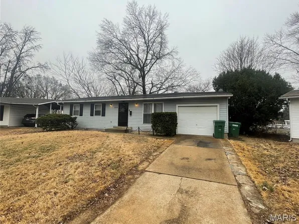2052 Aristocrat Dr, Florissant, MO 63031