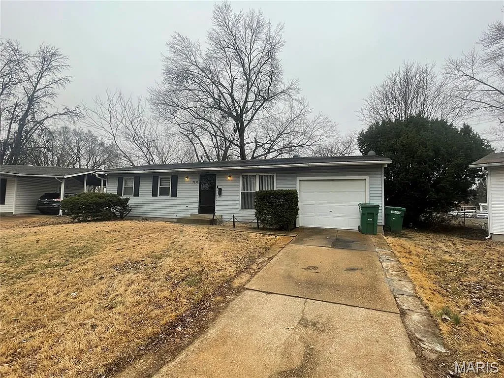 2052 Aristocrat Dr photo 1