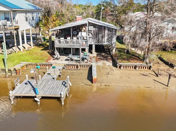 9277 Riverlodge Dr, Moss Point, MS 39562
