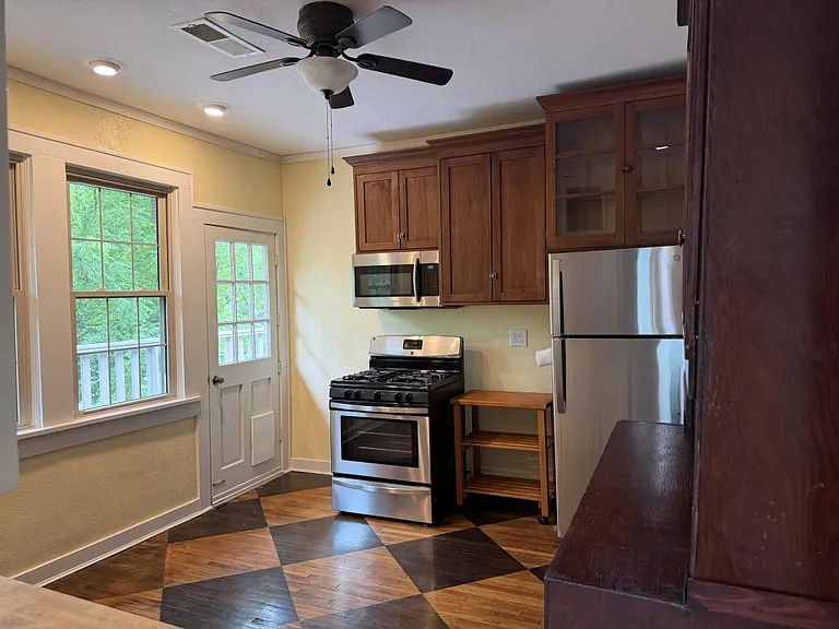 621 Prospect Ave — Photo 3