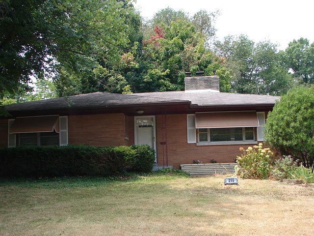 1st image of 215 S Lincoln Park Dr