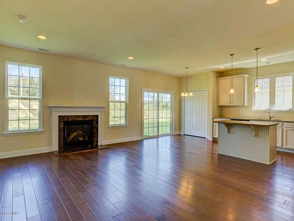 5th image of 80 Woodview Dr