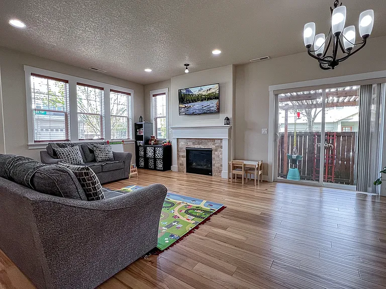 206 SW Marsuda Ter — Photo 6
