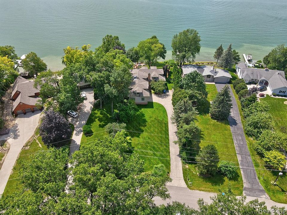 15284 Bealfred Dr, Fenton, MI 48430 Zillow