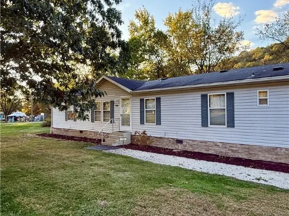 1734 Barnhill Rd, New Philadelphia, OH 44663