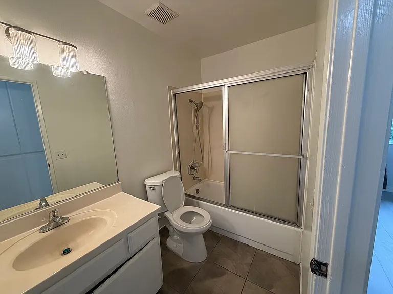 1434 N California Ave #5 — Photo 19