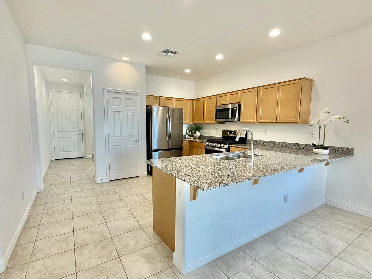 3 bed, 1775 sqft, $2,199 — Photo 3