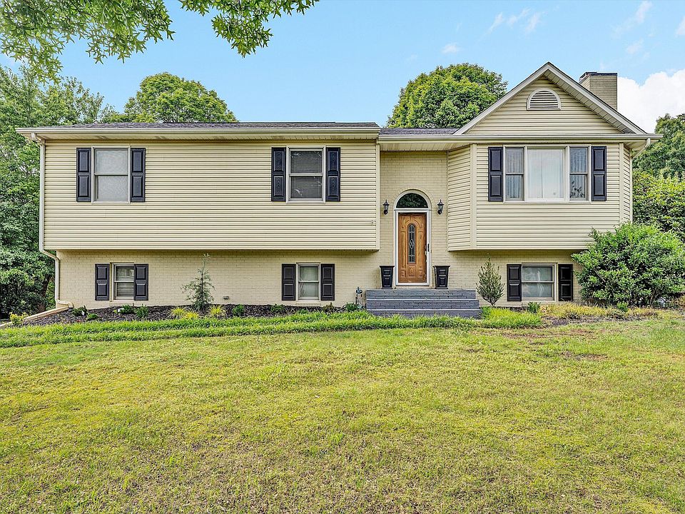 1st image of 111 Barrington Ct