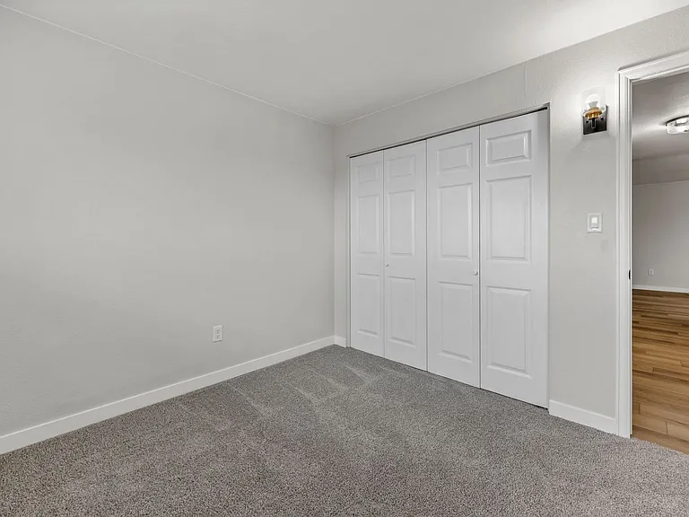 Hawk Point Apartments — Photo 21
