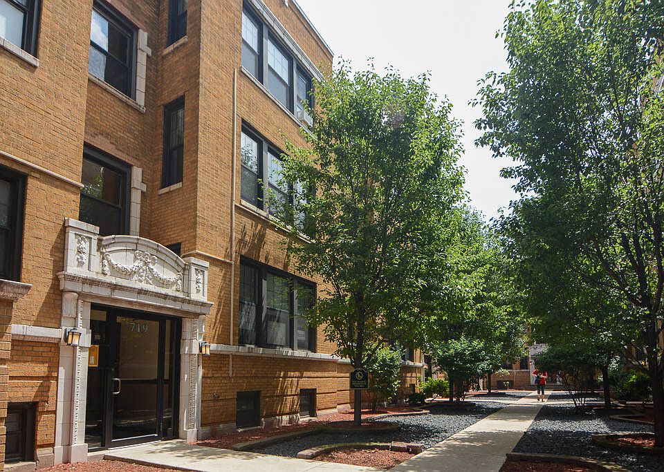 1st image of 727 W Barry Ave Unit A5